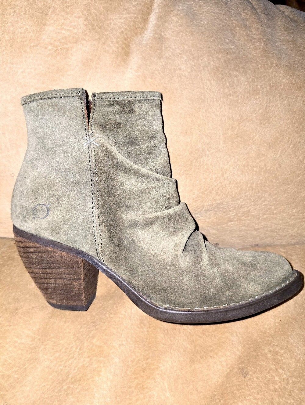 Born Women’s Olive Green Aire Ruche Suede Ankle Booties with Block Heel Size 6M